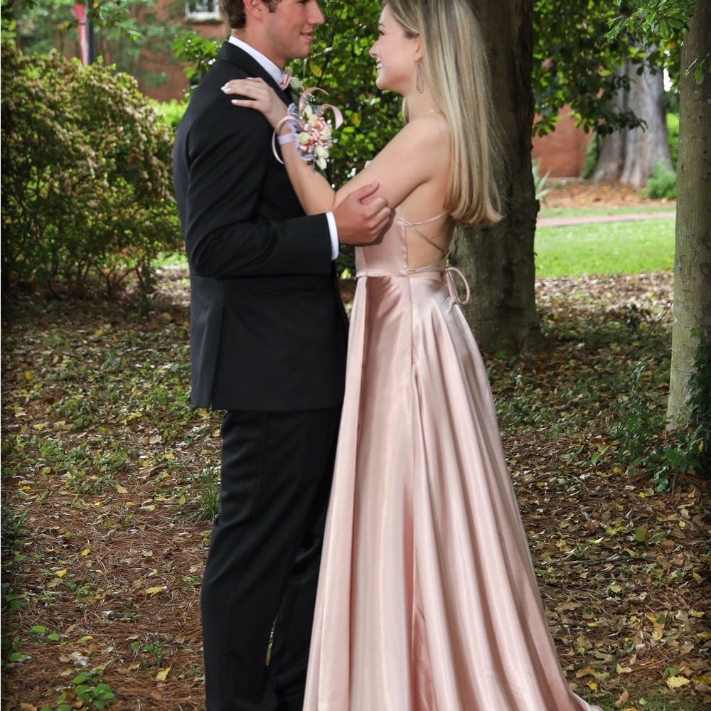 Betsy & Adam size 6 full length formal in blush pink- dry cleaned - Picture 6 of 8